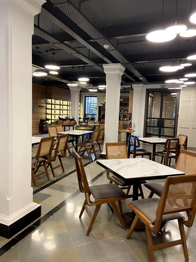 Knead Cafe by Moshe Shek