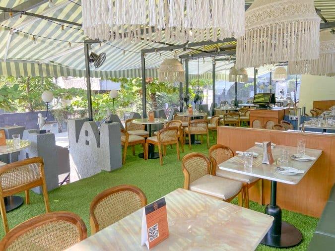 Kissa Stories Over Food