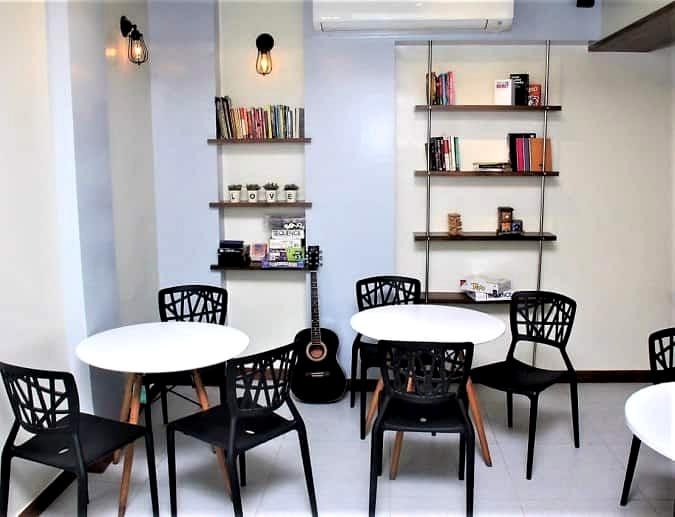 The Friends Bench All Day Cafe