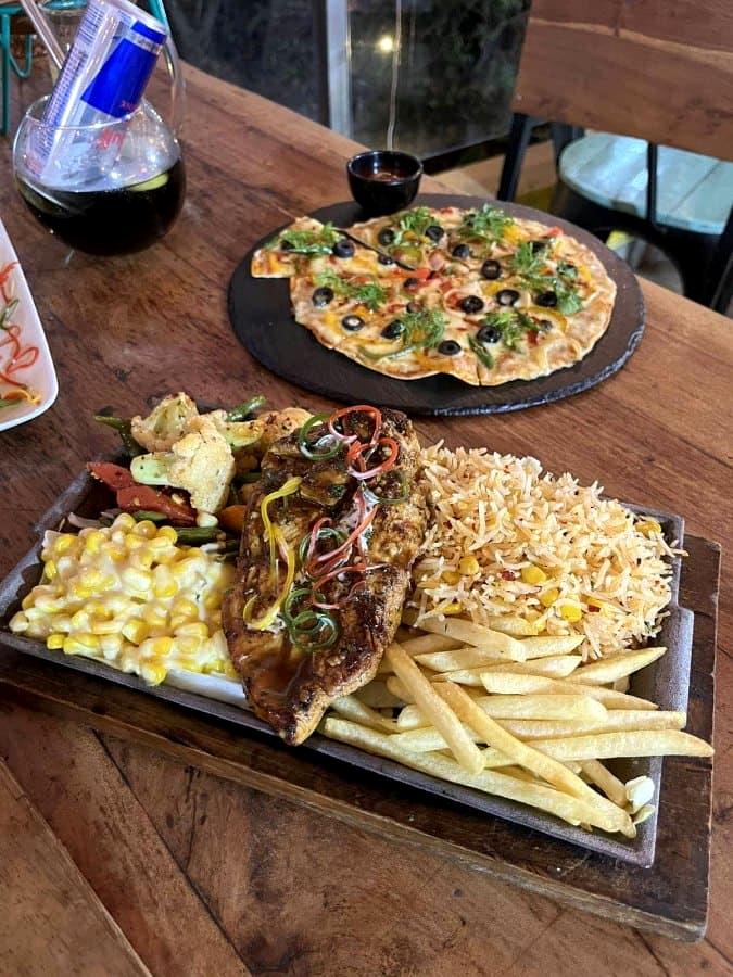 Neonn Eatery And Pub