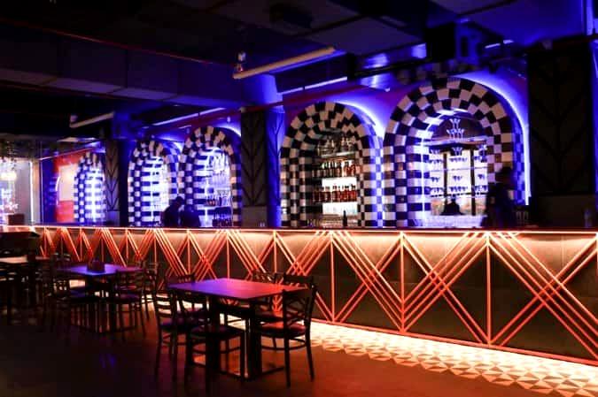 3 Idiots - The Friendly Bar